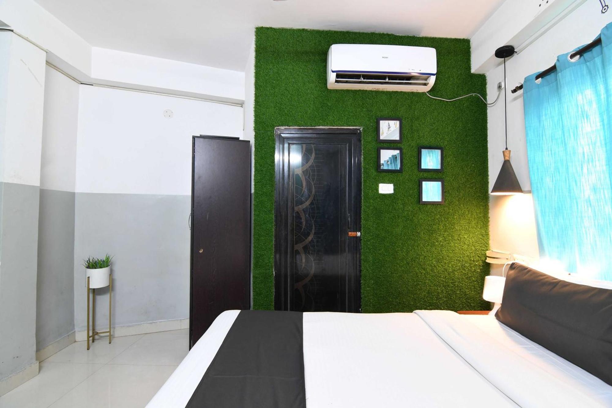 Capital O 82026 Bangur Inn Kolkata Bagian luar foto