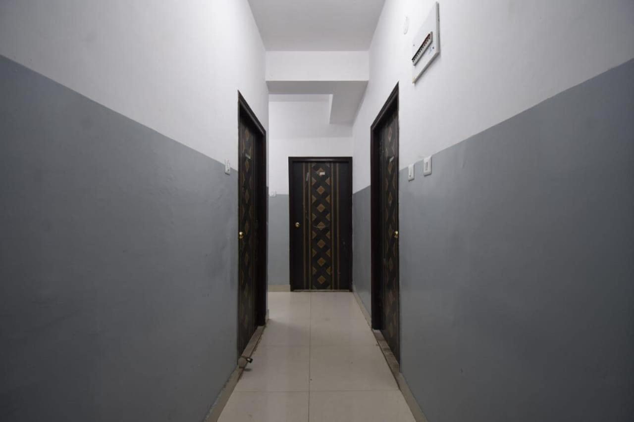 Capital O 82026 Bangur Inn Kolkata Bagian luar foto