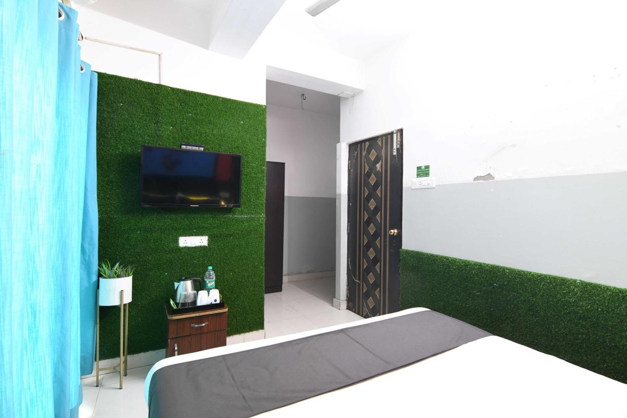 Capital O 82026 Bangur Inn Kolkata Bagian luar foto