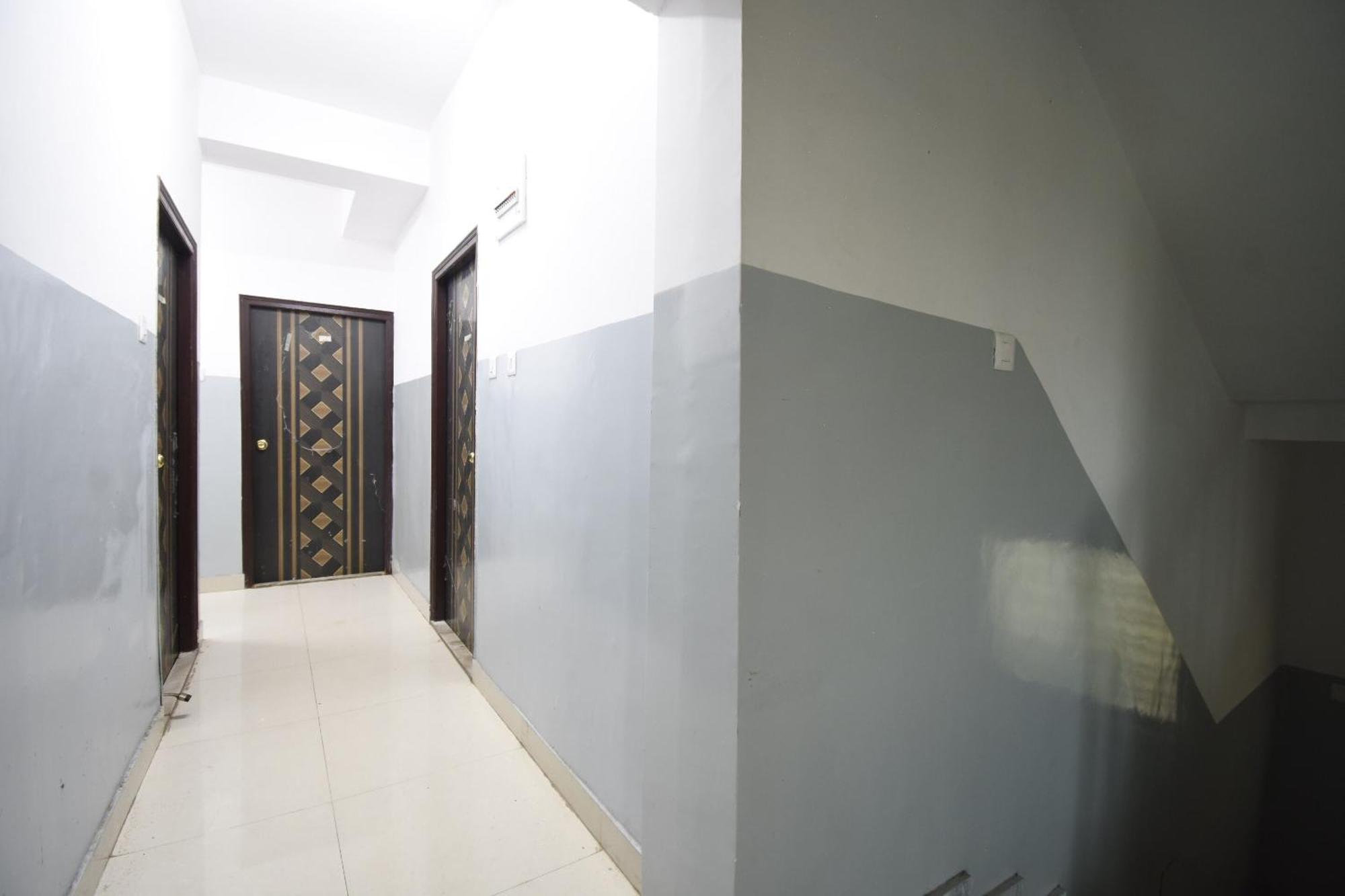 Capital O 82026 Bangur Inn Kolkata Bagian luar foto