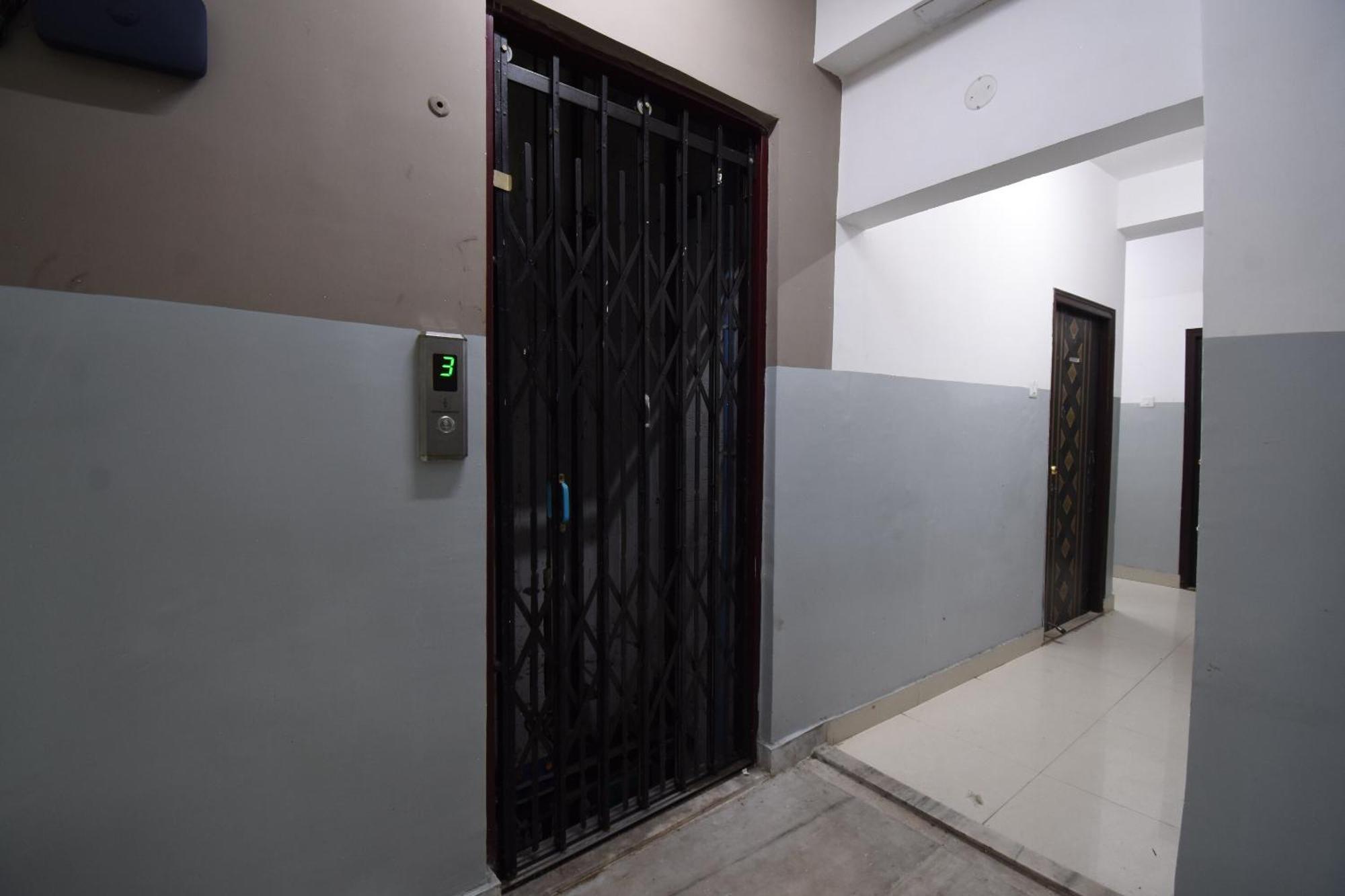 Capital O 82026 Bangur Inn Kolkata Bagian luar foto